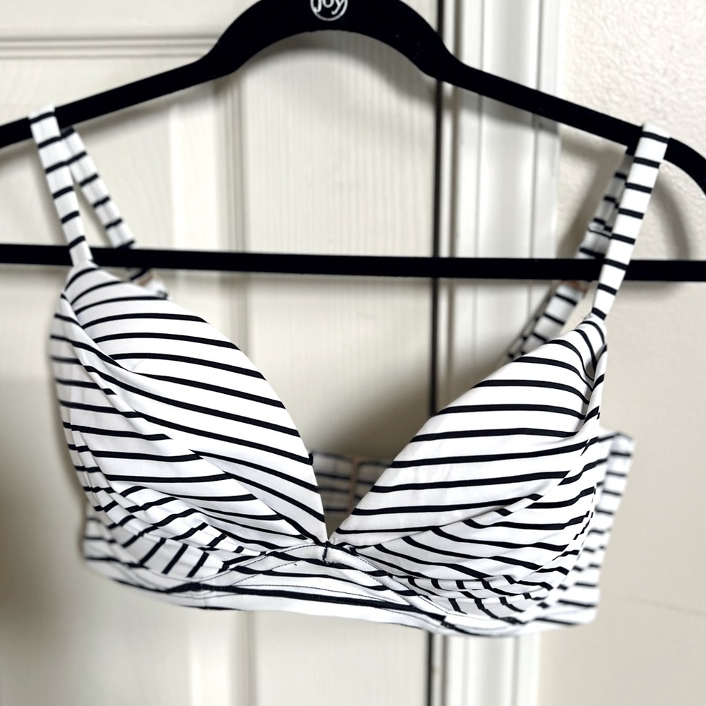 Victoria’s Secret black and white striped padded bikini top. 34DD